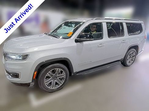 Used 2024 Jeep Wagoneer L Series II w/ Flexible Seating Group RWD image 1