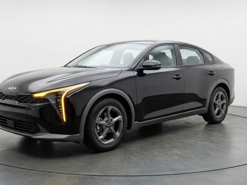 Used 2025 Kia K4 LXS image 3