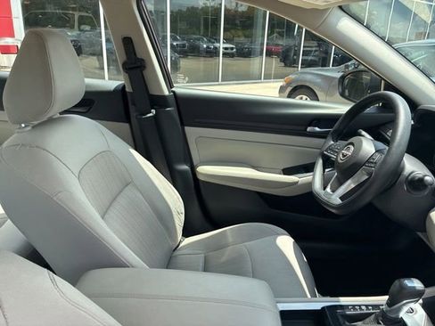 Used 2025 Nissan Altima 2.5 SV FWD image 10