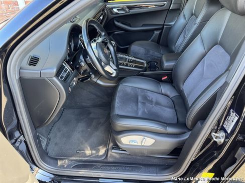 Used 2021 Porsche Macan image 25