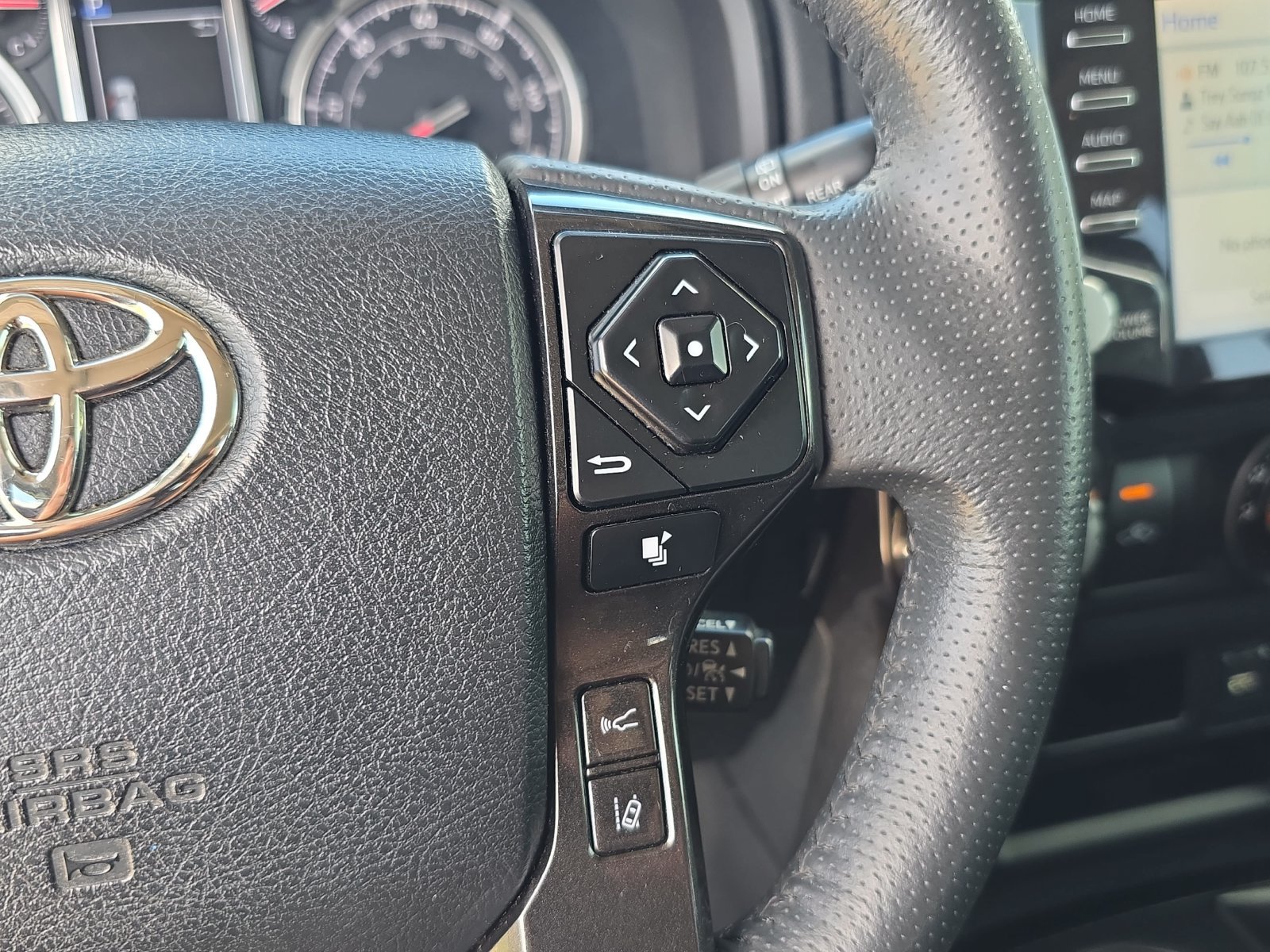 Used 2020 Toyota 4Runner Venture w/ Moonroof Package AWD/4WD image 15