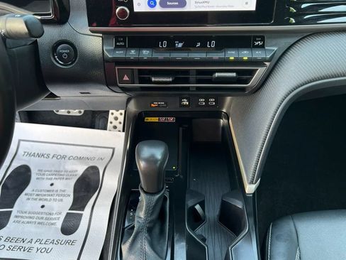 Used 2025 Toyota Camry SE FWD image 18