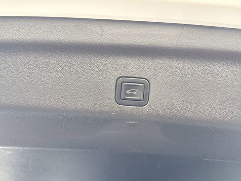 Used 2022 Chevrolet Suburban RST w/ Luxury Package image 25