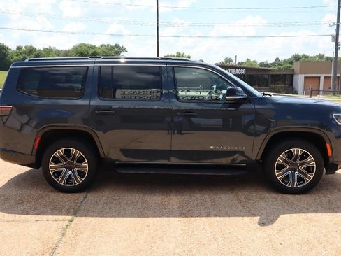 Used 2024 Jeep Wagoneer Series II AWD/4WD image 6