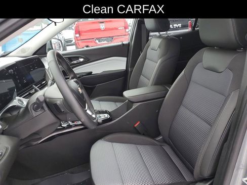 Used 2025 Chevrolet Trax LT w/ LT Convenience Package image 5