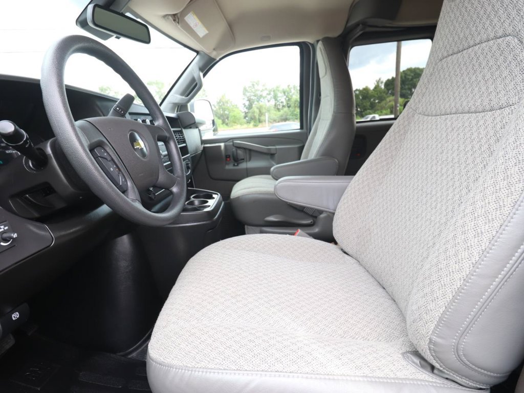 Used 2025 Chevrolet Express 3500 LT w/ LT Preferred Equipment Group RWD image 2