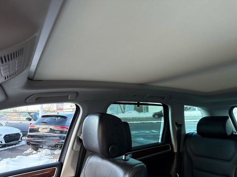 Used 2011 Volkswagen Touareg Hybrid image 58