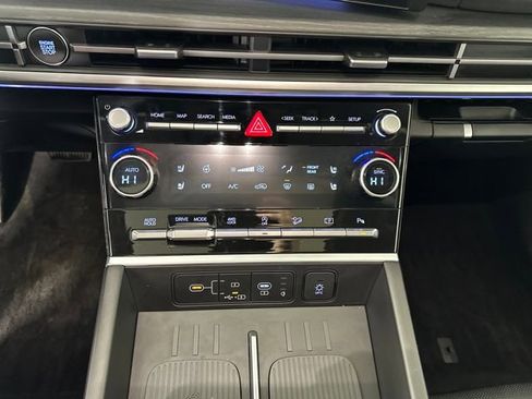 Used 2024 Hyundai Santa Fe Limited image 23