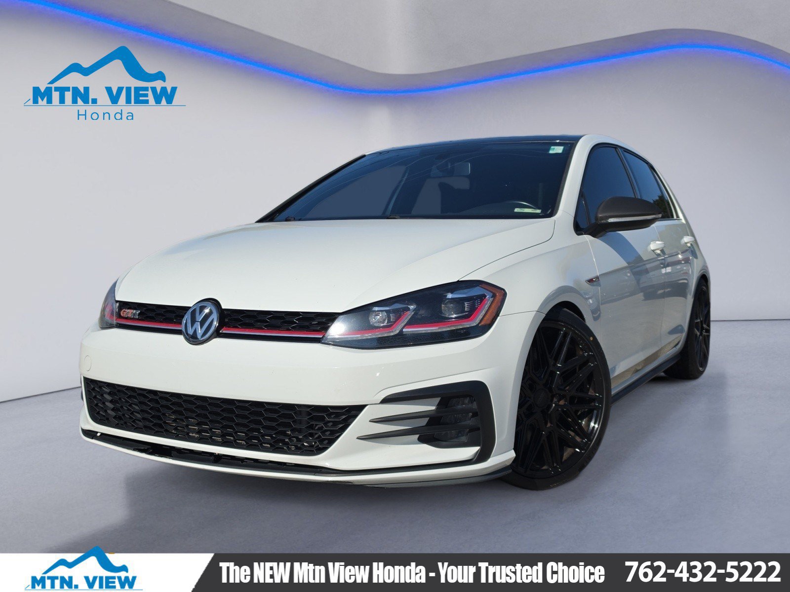 Used 2018 Volkswagen GTI SE FWD image 1
