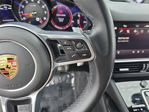 Used 2022 Porsche Cayenne Platinum Edition image 18