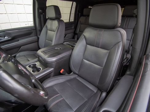 Used 2022 Chevrolet Suburban RST w/ Luxury Package AWD/4WD image 16