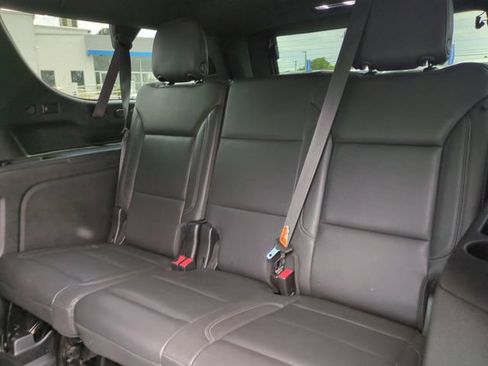 Used 2022 Chevrolet Suburban LT w/ LT Signature Plus Package AWD/4WD image 16