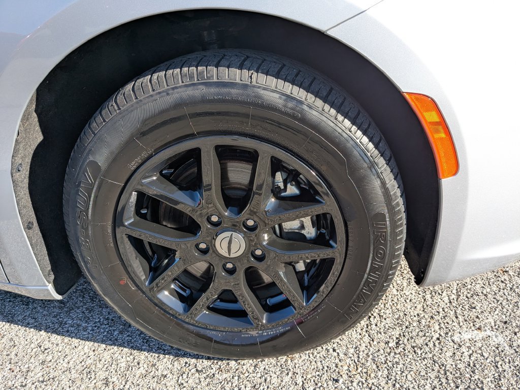 Used 2024 Chrysler Pacifica Touring-L FWD image 17