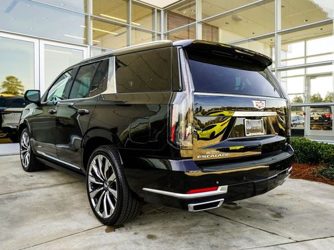 Used 2026 Cadillac Escalade Luxury w/ Touring Package AWD/4WD image 11