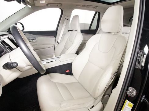 Certified 2025 Volvo XC90 B5 Plus w/ Protection Package Premier AWD/4WD image 18