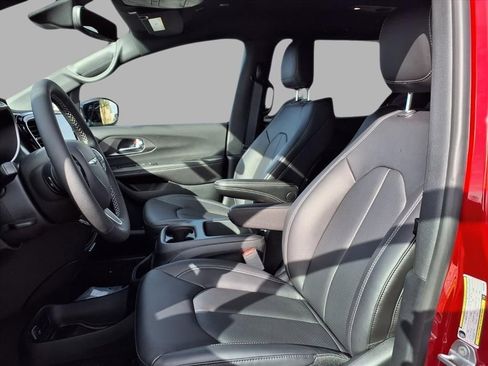 New 2026 Chrysler Pacifica Select image 20