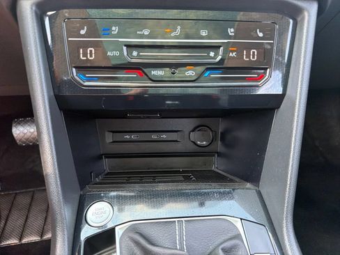 Certified 2025 Volkswagen Taos SEL AWD/4WD image 18