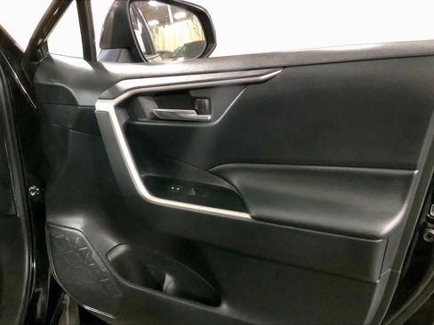 Used 2020 Toyota RAV4 XLE w/ All Weather Liner Package AWD/4WD image 23