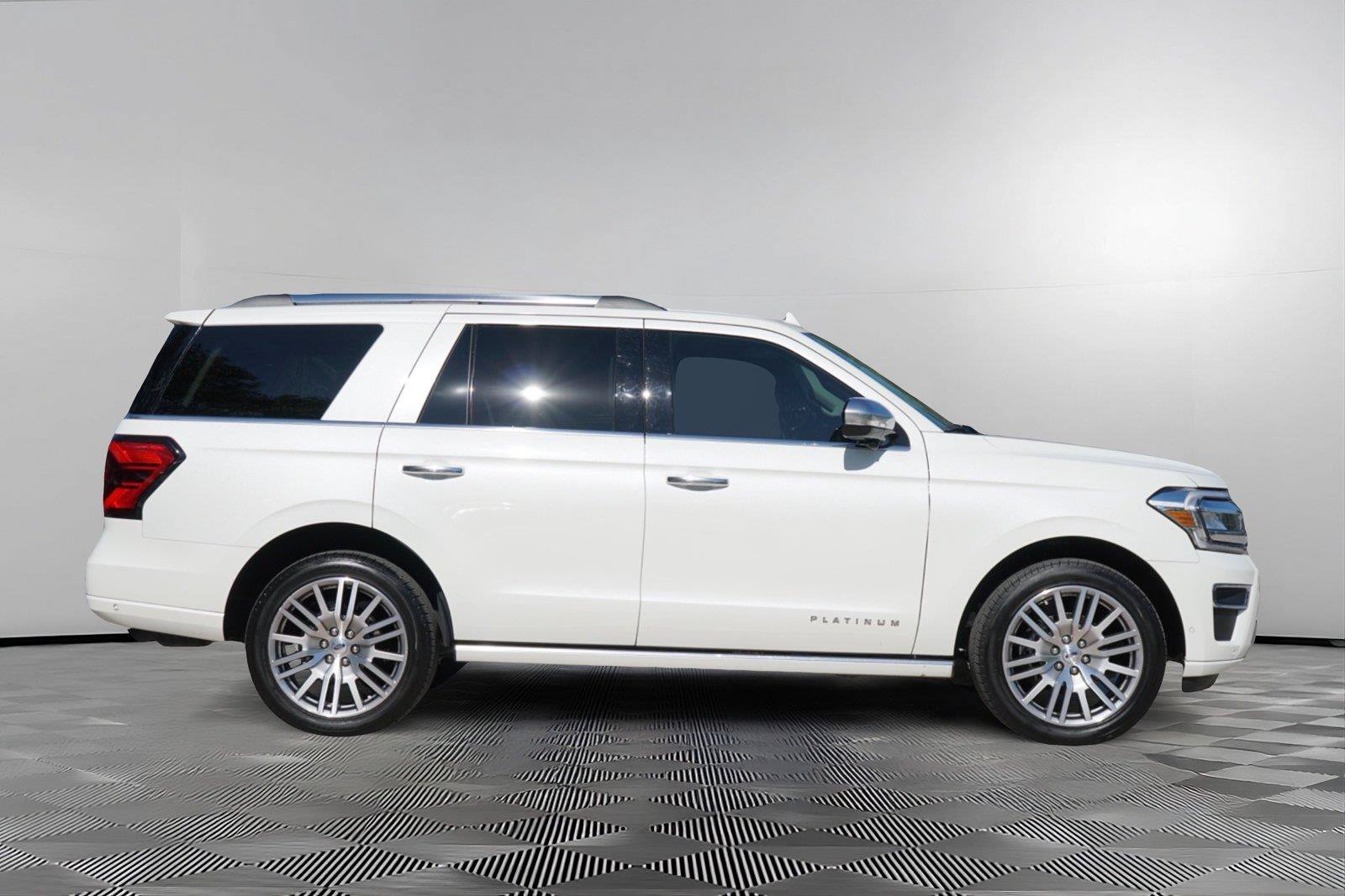 Used 2024 Ford Expedition Platinum RWD image 4