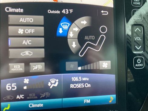 Used 2017 Toyota Prius Prime Premium w/ Carpet Mat Package image 15