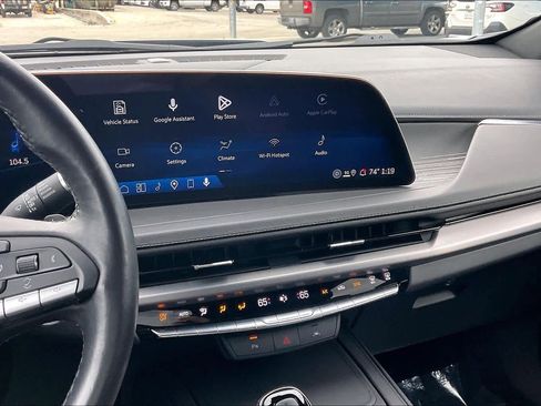 Used 2025 Cadillac XT4 Premium Luxury FWD image 7
