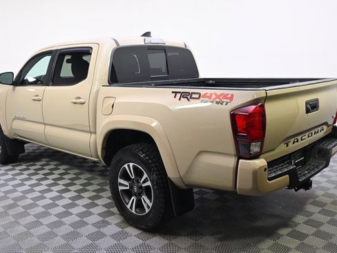 Used 2019 Toyota Tacoma TRD Sport w/ Technology Package AWD/4WD image 3