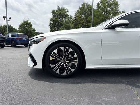 Used 2025 Mercedes-Benz E 350 4MATIC Sedan image 9