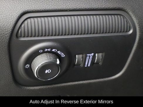 Used 2025 Jeep Wagoneer L Series II w/ Convenience Group I image 25