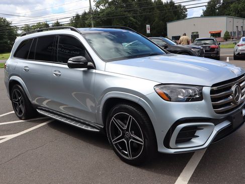 Used 2025 Mercedes-Benz GLS 450 4MATIC image 3