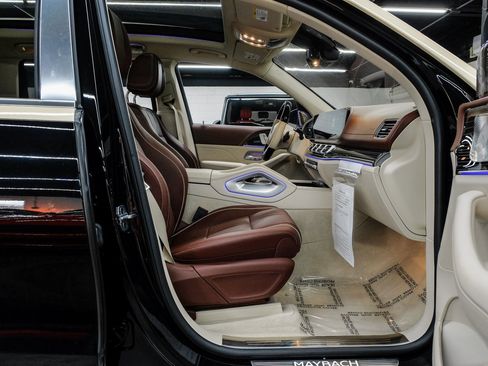 Used 2022 Mercedes-Benz Maybach GLS 600 4MATIC image 41