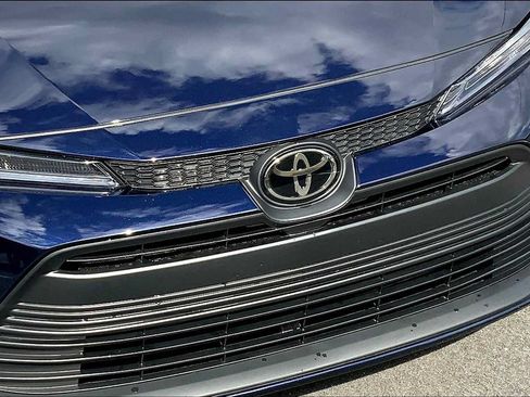Used 2025 Toyota Corolla LE FWD image 29