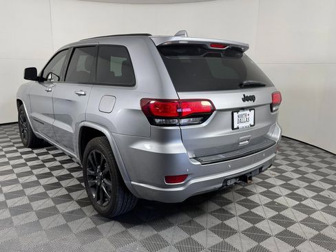 Used 2017 Jeep Grand Cherokee Altitude image 5