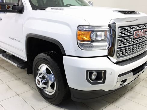 Used 2019 GMC Sierra 3500 Denali w/ Duramax Plus Package image 37