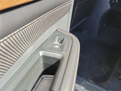 Used 2025 Volkswagen Atlas SE image 20