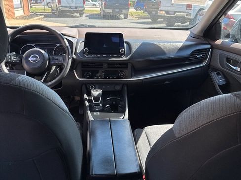 Used 2023 Nissan Rogue SV FWD image 8