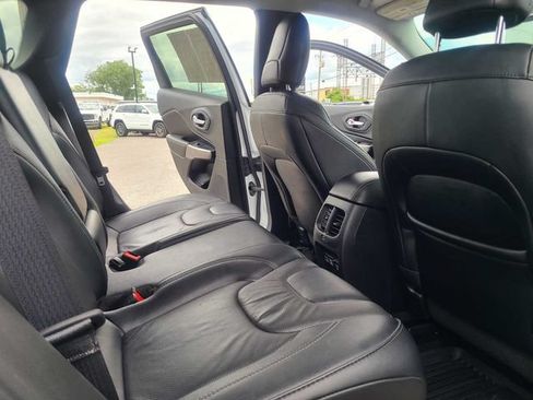 Used 2022 Jeep Cherokee Latitude Lux w/ Mopar Interior Package AWD/4WD image 20