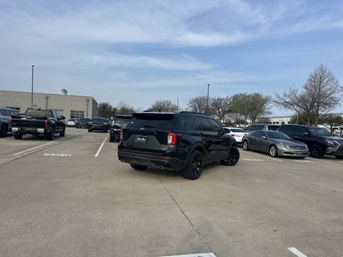 Used 2020 Ford Explorer ST w/ ST Street Pack image 2