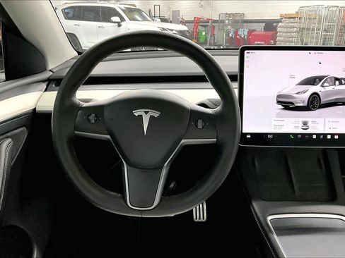 Used 2022 Tesla Model Y Performance image 5