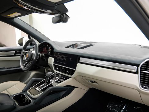 Used 2022 Porsche Cayenne S AWD/4WD image 17