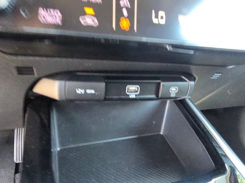 Used 2025 Kia Niro LX FWD image 21