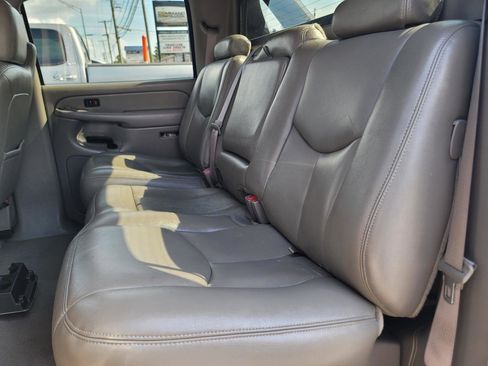 Used 2006 Chevrolet Avalanche Z66 w/ Sun And Sound Package RWD image 14