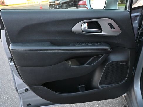 Used 2020 Chrysler Pacifica Limited w/ Quick Oder Package 2EV RED-S image 17