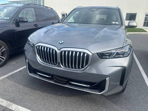 Used 2025 BMW X5 xDrive40i w/ Parking Assistance Package AWD/4WD image 4