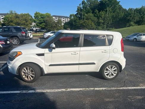 Used 2013 Kia Soul + w/ Audio Pkg FWD image 2