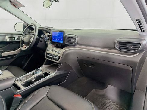 Used 2021 Ford Explorer XLT w/ Equipment Group 202A AWD/4WD image 31