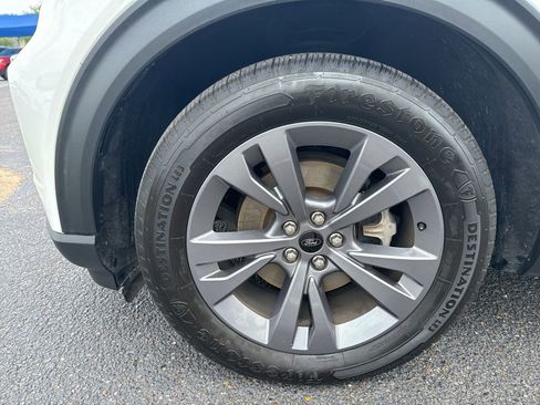Used 2022 Ford Explorer XLT w/ Equipment Group 202A RWD image 11