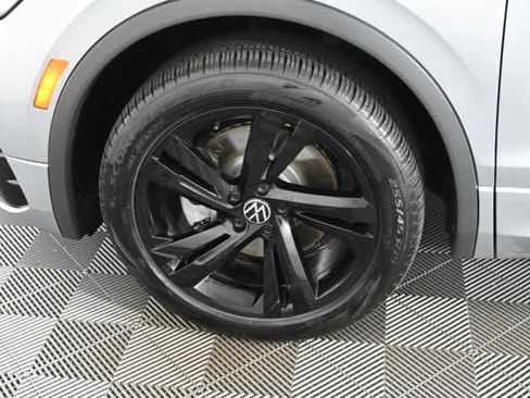Used 2024 Volkswagen Tiguan SE R-Line FWD image 31