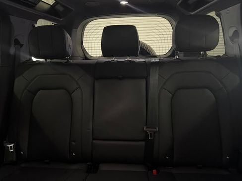 Used 2025 Land Rover Defender 110 V8 AWD/4WD image 12