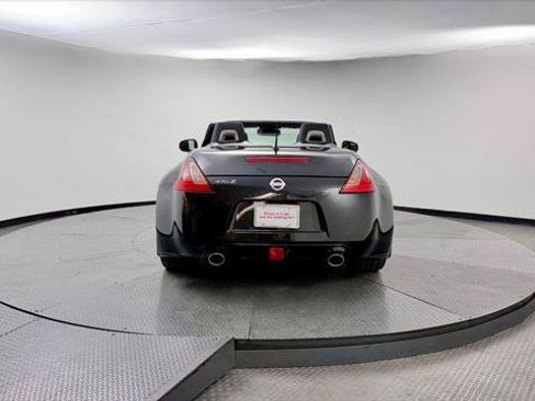 Used 2019 Nissan 370Z Touring Sport RWD image 7