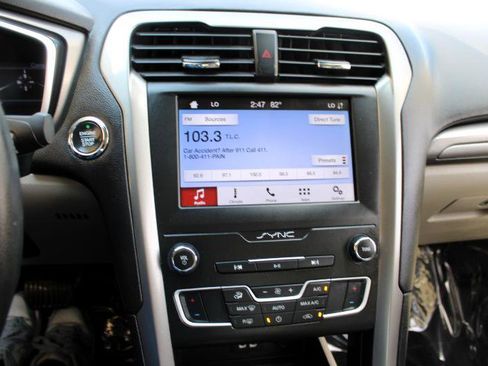 Used 2019 Ford Fusion SE image 25